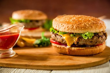 Klasik büyük hamburger