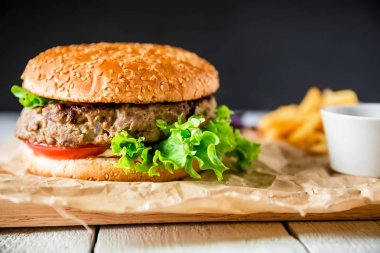 Klasik büyük hamburger