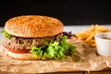 Klasik büyük hamburger