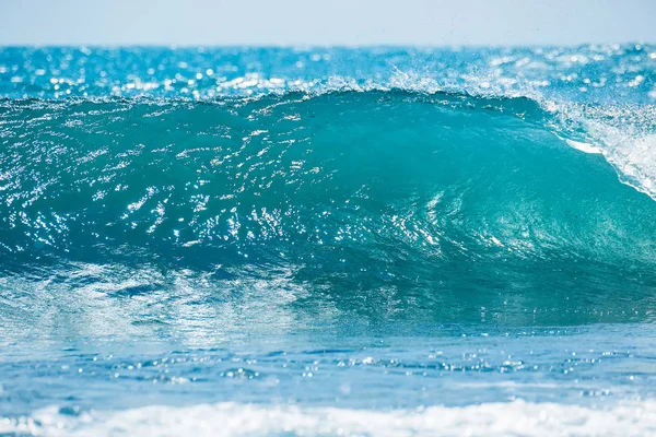 Éclaboussures grande vague de mer — Photo