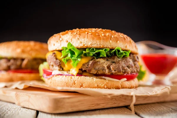 Clásicas hamburguesas grandes — Foto de Stock