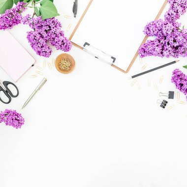  Pano, defter, çiçekler ile kompozisyon