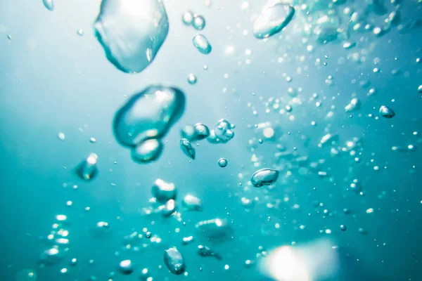 Bubbles underwater in sea — Stock Photo, Image