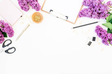  Pano, defter, çiçekler ile kompozisyon