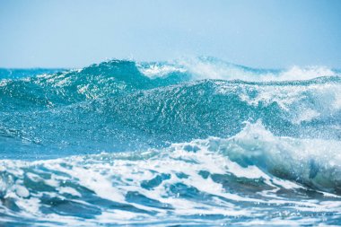 büyük deniz dalga sıçramasına 