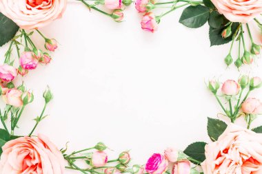 beyaz üzerine pembe güller