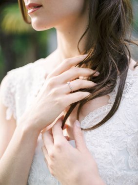 Gelinlik giymiş gelin