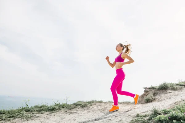 Young fitness woman runner — Stock Photo, Image