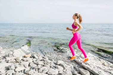 Genç fitness kadın runner 
