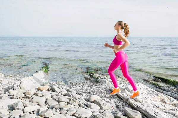 Young fitness woman runner — Stock Photo, Image