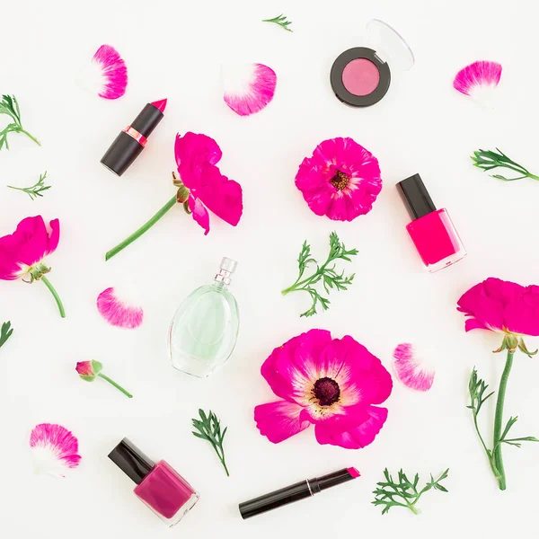 꽃과 화장품: 립스틱, 그림자 — 스톡 사진