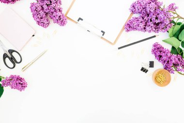  Pano, defter, çiçekler ile kompozisyon