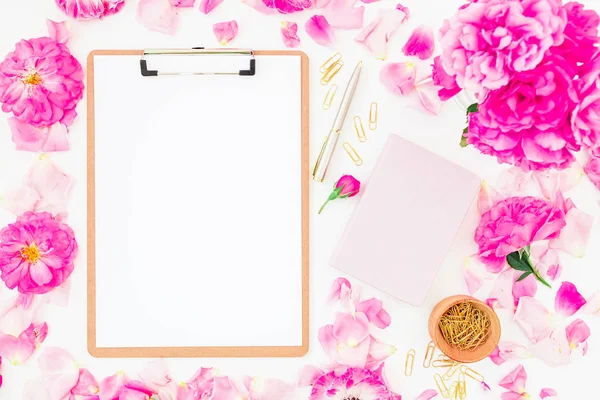  Pano, defter, pembe çiçekler ile kompozisyon