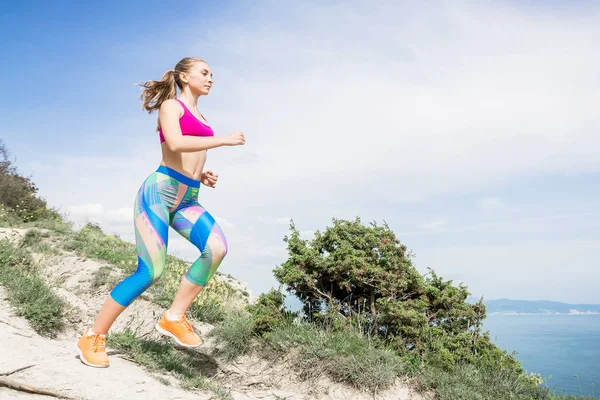 Young fitness woman running — Stock Photo, Image