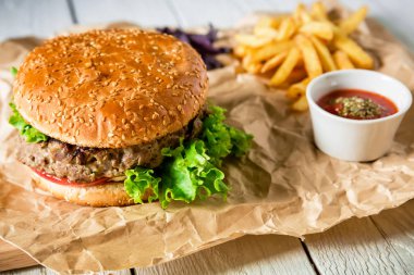 Klasik büyük hamburger