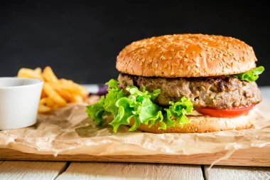 Klasik büyük hamburger
