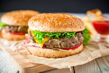 Klasik büyük hamburger