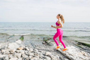 çalışan genç fitness kadın 