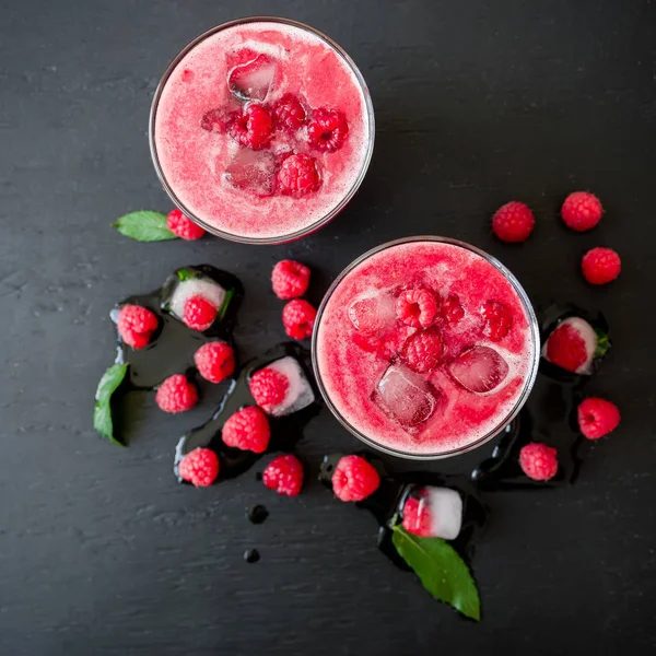 Cócteles refrescantes helados triturados —  Fotos de Stock