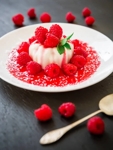 Sweet Jelly with berries — Stock Photo, Image