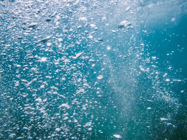 Sualtı kabarcıkları deniz