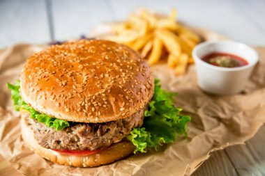 Klasik büyük hamburger