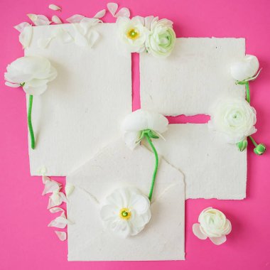 zarf ve güzel çiçekler 