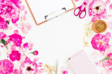 Pano, defter, pembe çiçekler ile kompozisyon