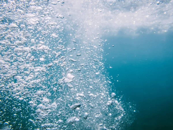 Sualtı kabarcıkları deniz