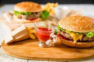 Klasik büyük hamburger