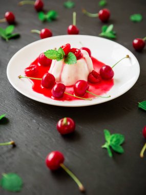 Tatlı jöle çilek ile