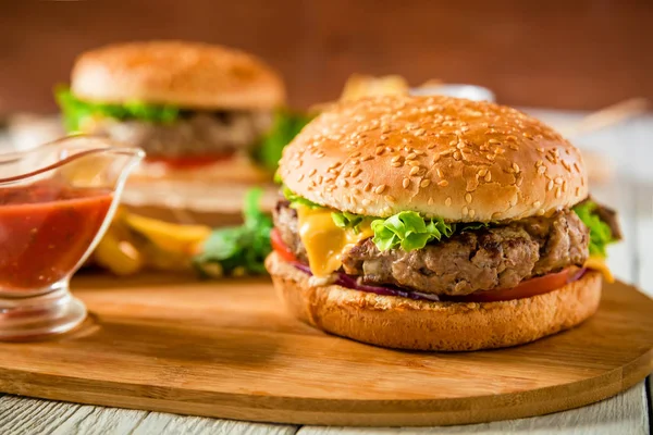 Klasik büyük hamburger