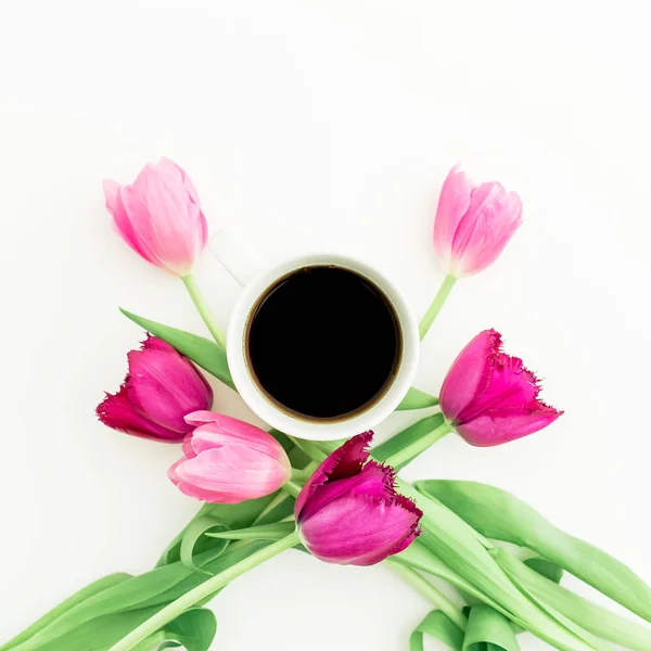 Flores de tulipán con taza de té — Foto de Stock
