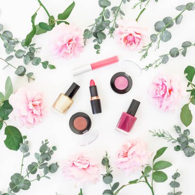 ruj, gölgeler, maskara 