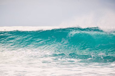 büyük deniz dalga sıçramasına 