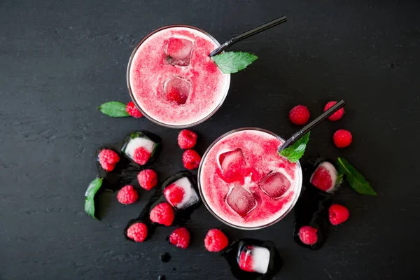 Glace concassée cocktails rafraîchissants froids — Photo