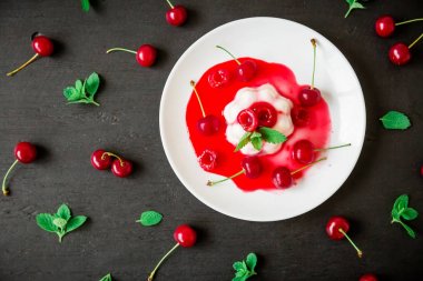 Tatlı jöle çilek ile