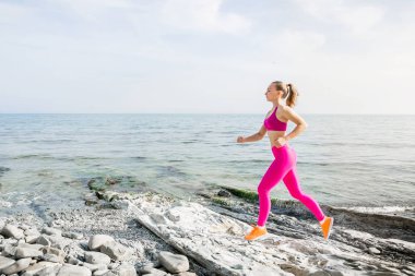 çalışan genç fitness kadın 