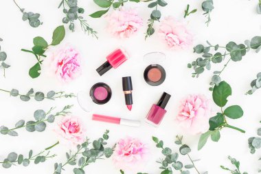 ruj, gölgeler, maskara 