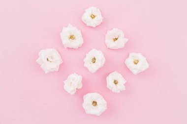 Beyaz güller, çiçek düzenleme 