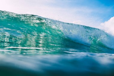 büyük deniz dalga sıçramasına 