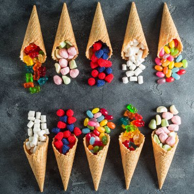 renkli parlak çeşitli şekerler