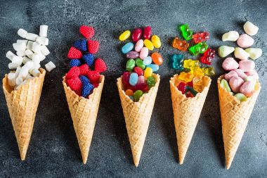 renkli parlak çeşitli şekerler