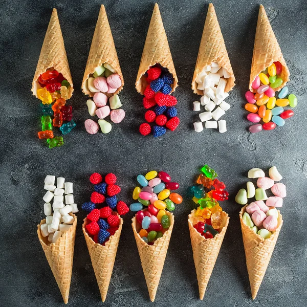 renkli parlak çeşitli şekerler