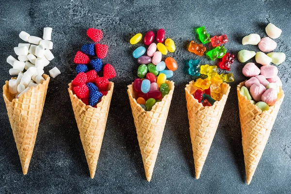 renkli parlak çeşitli şekerler