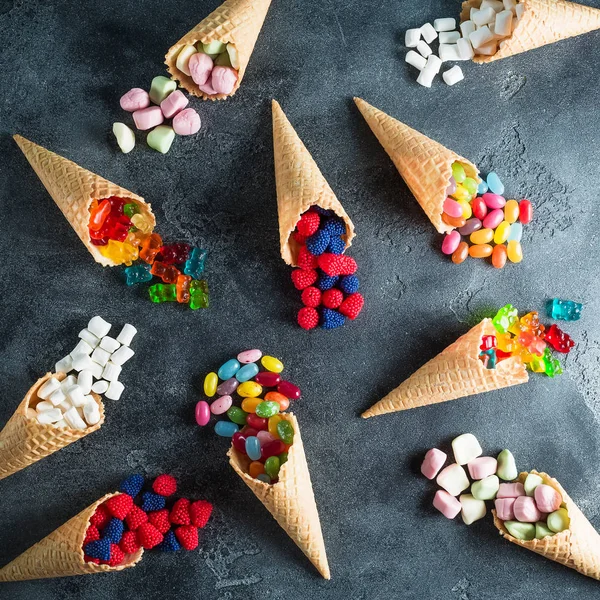 renkli parlak çeşitli şekerler