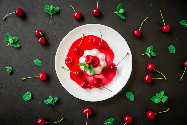 Tatlı jöle çilek ile