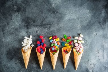 renkli parlak çeşitli şekerler