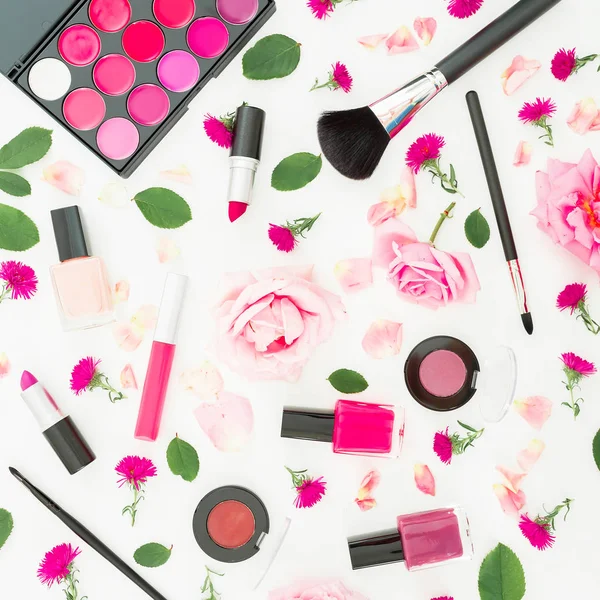 Beyaz arka plan üzerinde kozmetik ile Resepsiyon. Düz yatıyordu, en iyi görünümü. 