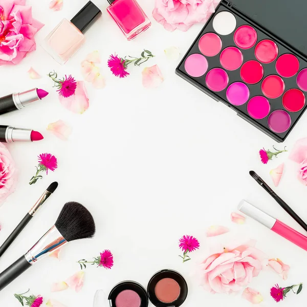 Beyaz arka plan üzerinde kozmetik ile Resepsiyon. Düz yatıyordu, en iyi görünümü. 